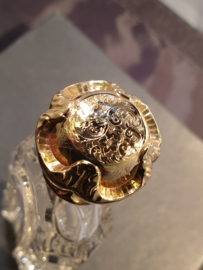 Zeer nette staat parfumfles groot met gouden dop en stop