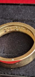 Mooie brede 5 mm ring met 27 briljanten totaal 0,20 crt maat 19.