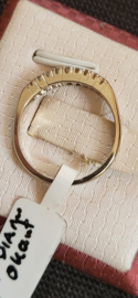 Mooie degelijke wit gouden dames rijring met 9x diamant maat 18.