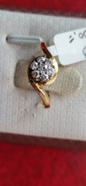 Bicoller slagring met rozet van briljanten mooi als verlovings ring .