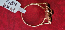 Nieuwstaat granaat ring  14 kr gouden  kop van de ring bijna 2 cm .