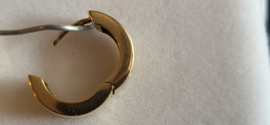 Lekkere zware creolen met meander motief 14 kr 6 gram 6mm dik 15 mm dik