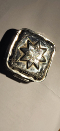 Zilver Pepermunt doosje  1900  meester JD Wendels  Schoonhoven. 5 cm