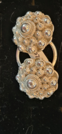 Zeer grote zilveren keelknopen voor klederdracht 3 cm  1870 18 gram