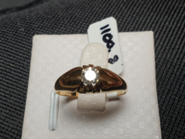 Geelgouden Tiffany pink ring met centrale briljant 0.30 crt vvsi  TW maat 17.5