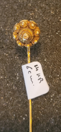 Gouden dasspeld model zeeuws gekeurt 1,2 gram 6.6 cm 9 mm diameter.
