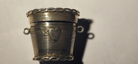 Zilver Loderein/Geur doosje   4 cm hoog nieuw. 30 gram.