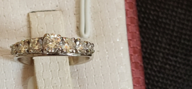 Wit gouden dames ring met 0,80 crt aan 7x briljanten vvsi wit nieuwstaat.