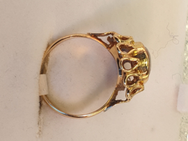 Geelgouden ring 14krt. met ronde camee (gedragen) maat 18, maat kop/diameter 17mm, 5 gram