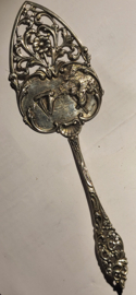 Hollandse druk bewerkte cakeschep zilver 21 cm 43 gram 1954 (3) .