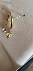 Zirkonia gouden 14kr  hang oorbellen met klaphaak nieuw26 mm lang.