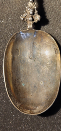 18e eeuw   18 cm 44 gram een antieke Friese  geboorte lepel William&Mary.