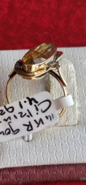 Gouden ring met Citrien kop 2,5 bij 1 cm maat 17 3,8 gram netto.