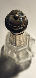 Kristal Geurfles met zilver beslag 12 cm hoog  nette staat. glas nieuwstaat.