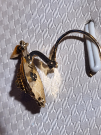 Leuke 18e eeuws oorbellen met voorhaaksluiting . met pieki en stofparel.