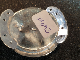 Groot antiek zilveren granaten slot streek gelderland 1870 4.5 bij 4 cm