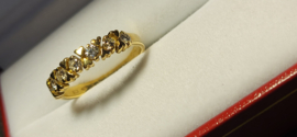 14 kr gouden rijring met 7x briljant wit vvsi 3,5 mm breed maat 17.