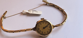 Antiek gouden dameshorloge met verende rekband en kast diameter 2 cm