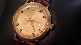 18 Kr gouden heren horloge met leren band  kast 33mm Enicar star jewels.