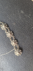 Antiek zilveren armb van zeeuwsche knopjes 17,5 cm 1,3 cm Breed.