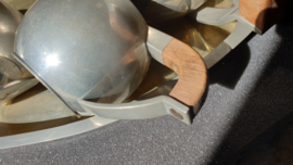 Tinnen theeservies met houten grepen op ovaal dienblad - Bangka  44 / 27 cm