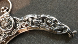 Mooie sleetse Tasbeugel zilver 1892 14 cm