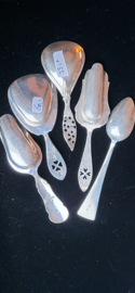 Lotje zilver lepels suiker en thee  gemiddeld 11 cm. 51 gram.