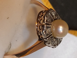 Antiek klassieke ring  met natuur parel en diamant maat 17 1.5 gram 14 kr.