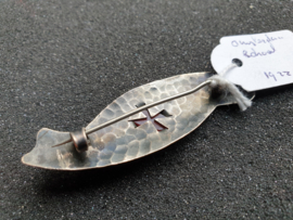 Zilveren gehamerde Broche met carneool 6 cm 1922.