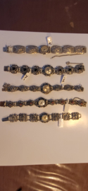 Zilver klederdracht armband met horloge (niet werkend) 18 cm perstuk 70,-