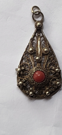 Oud zilver filigrain hanger met bloedkoraal 3,5 cm