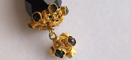 Antiek gouden rouwklokken  5,5 cm lang te vermaken naar oorbellen of hanger.