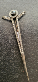 Deense zilver broche 1e gehalte met simillie en onix 10 cm.