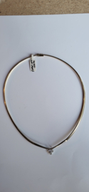 14 Kr  bicoller gouden omega spang collier met briljant 0.08 vvsi 21 gram.