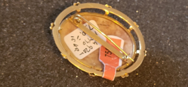 Gouden Camee broche 18 krt, antiek  in poten gezet  4.2 bij 3.2 cm