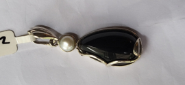 Zilver hanger met onix en parel 4,5 cm 2e gehalte.