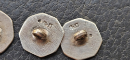 Zilver rijder knoopje A Luator  Schoorl  rond 1800  13 mm.