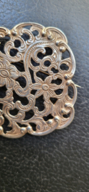 Zilver broche opengewerkt  6,5 cm 2e gehalte J W Vogel  Den Boch.