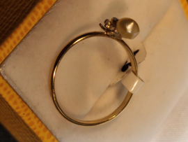 Vintage ring van goud 14 kr met natuur parel, smaragt en diamantje  maat 16.