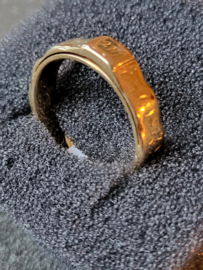 18e eeuw memorie gouden ring 5 mm breed 19,5 gewicht 2.6 gram.