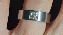 Edelstaal damesring  6 mm breed  en 9x Briljanten maat 17+ nieuw