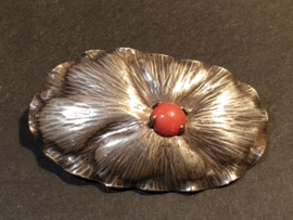 Amsterdamse school periode 1920 Broche met bloedkoraal Reggers