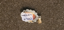14 kr gouden hanger met bloedkoraal 1,7 gram 3 bij 1.3 cm.