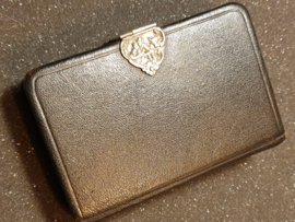 Leuk Bijbeltje nette staat met zilveren sluiting. 12,8,3 cm goud opsnee.