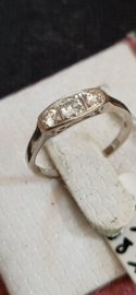 Witgouden damesring met 3x briljant maat 16.5 p1 1x 0.15 2x0.05 crt.