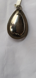 Zilver hanger met git gedragen in de rouw antiek 3 cm.