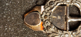 Antiek broeks-gespen gemaakt door S Riens 1890 zilver 4,5 bij 3 cm.