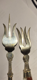 2x Zilver vleesvork en 1 zilver cake vork met agaat heften. 16 cm en20 cm.