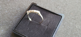 Wit gouden dames rijring redelijke staat 5x briljant 0.08 crt  maat 16.5 .
