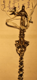 Zilver geboorte lepel allegorische voorstelling Hoop 1917. 18 cm 49 gram.